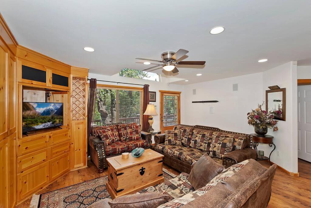 Cozy Bear Cabin With AC Hot Tub MountainViews