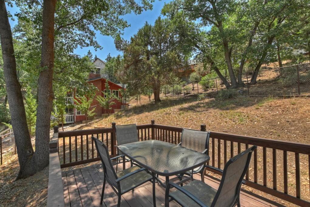Cozy Bear Cabin With AC Hot Tub MountainViews