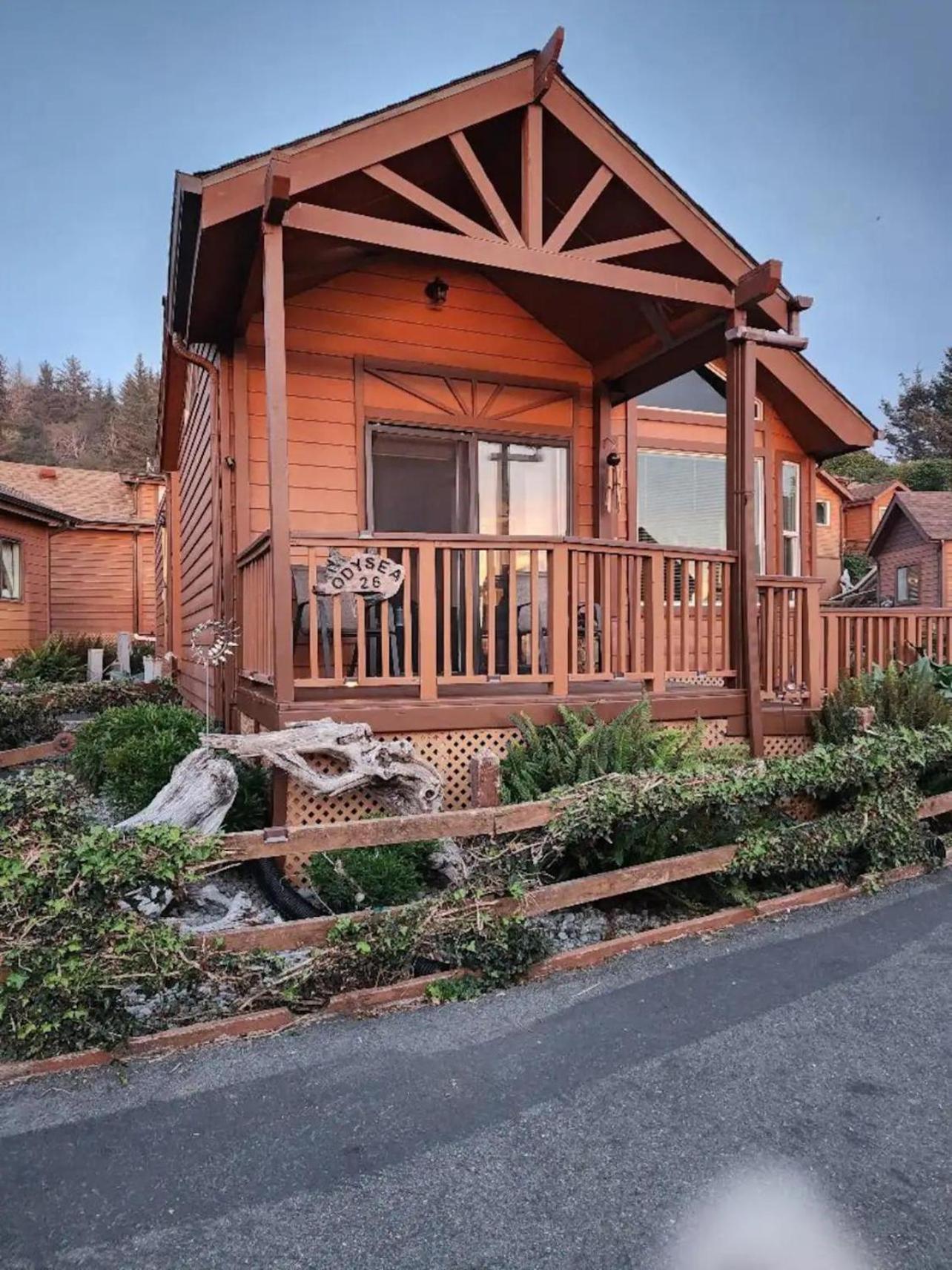 Hotel Oceanview Cabin 26 W/ Jacuzzi & Striking Views