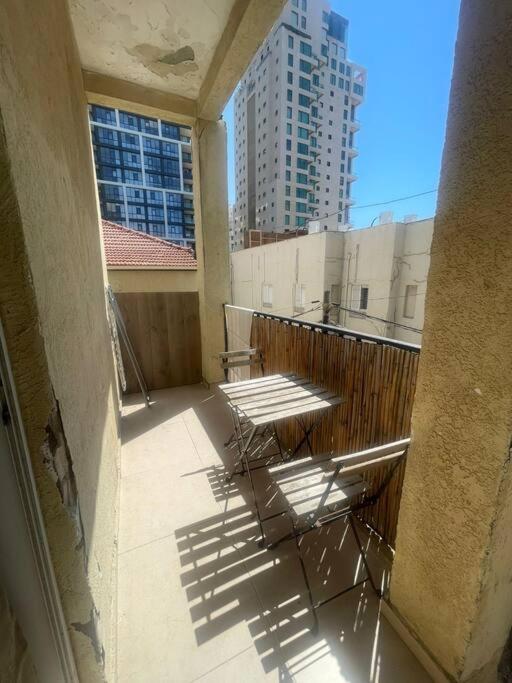 Stylish Beach Apartment & Free Parking