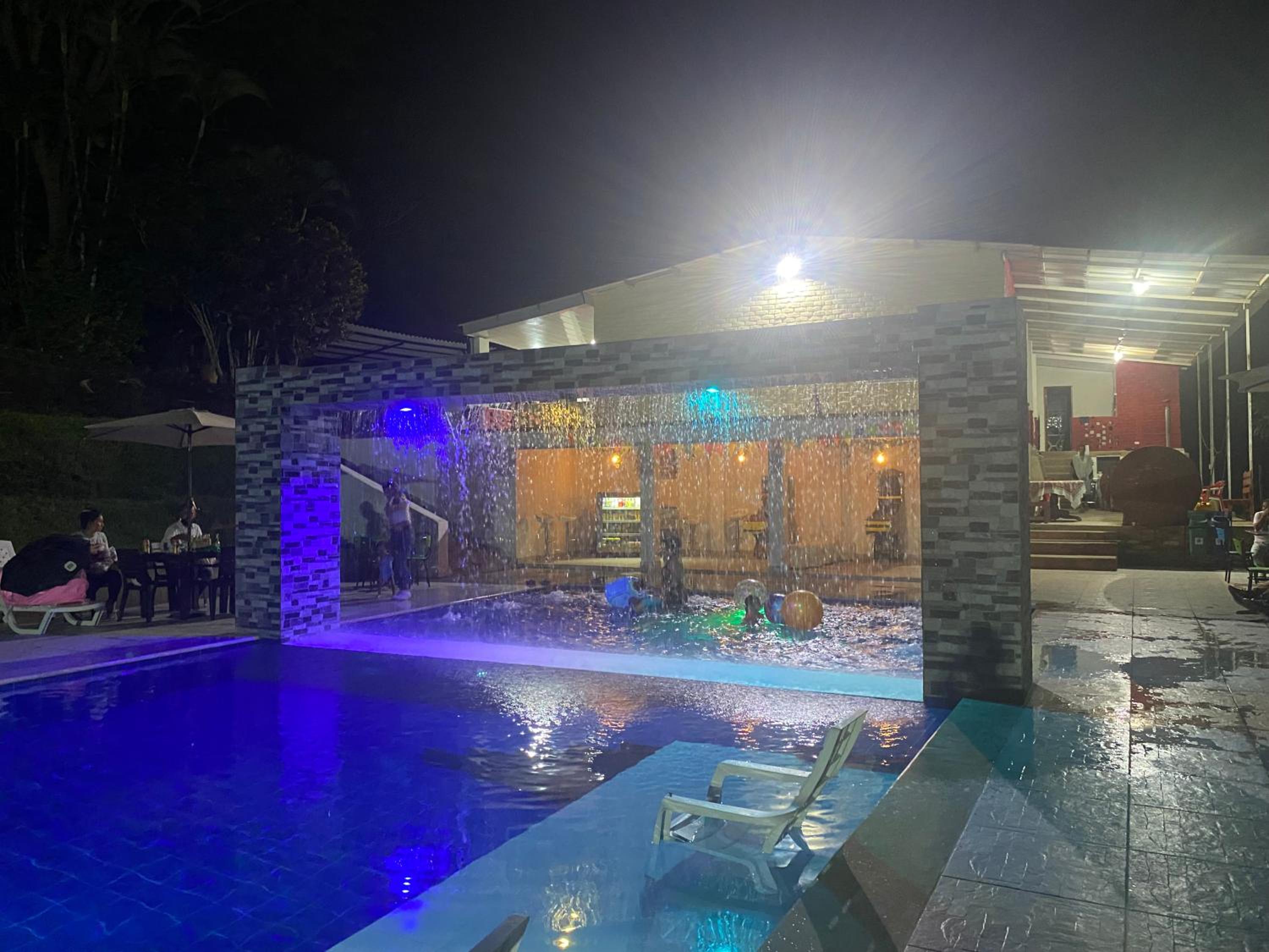 Finca Villa Carmen, Vía Magdalena