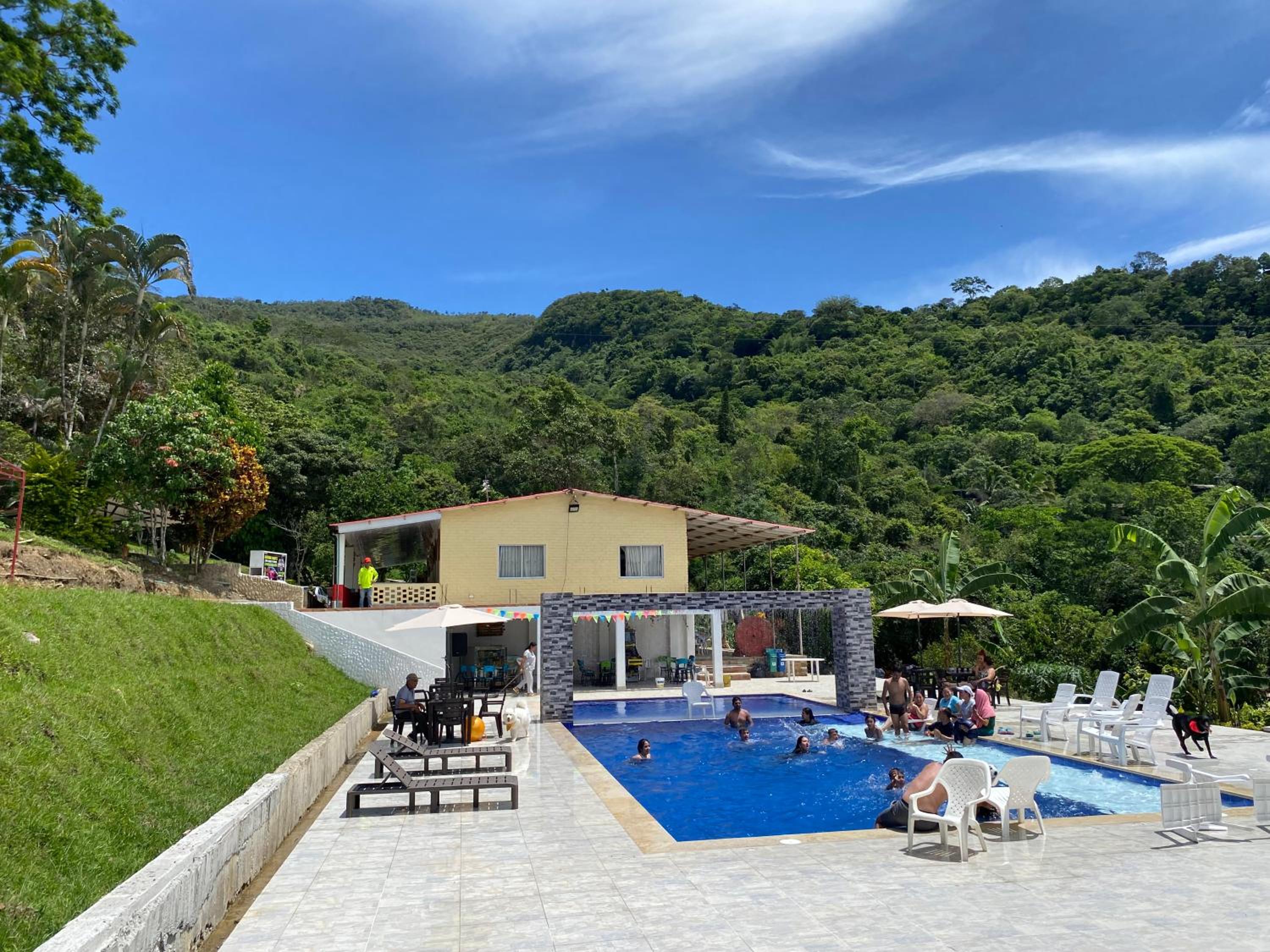 Finca Villa Carmen, Vía Magdalena
