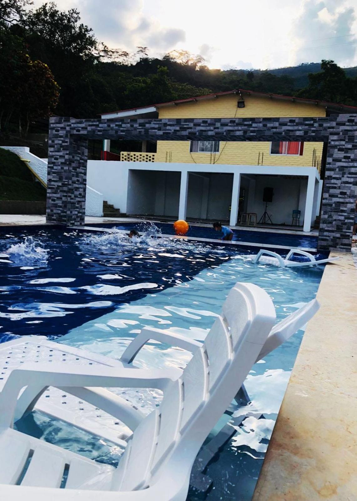 Finca Villa Carmen, Vía Magdalena
