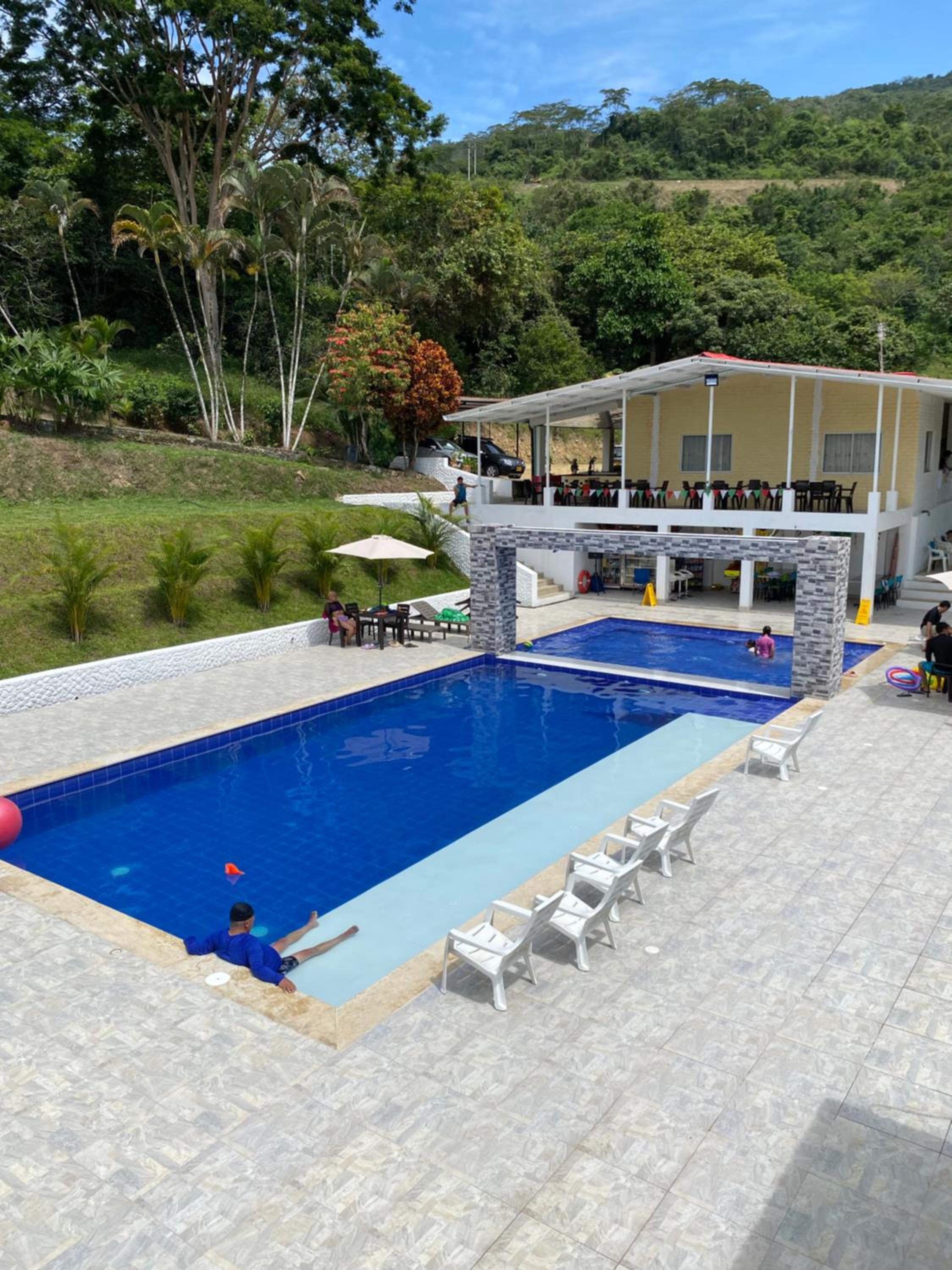 Finca Villa Carmen, Vía Magdalena