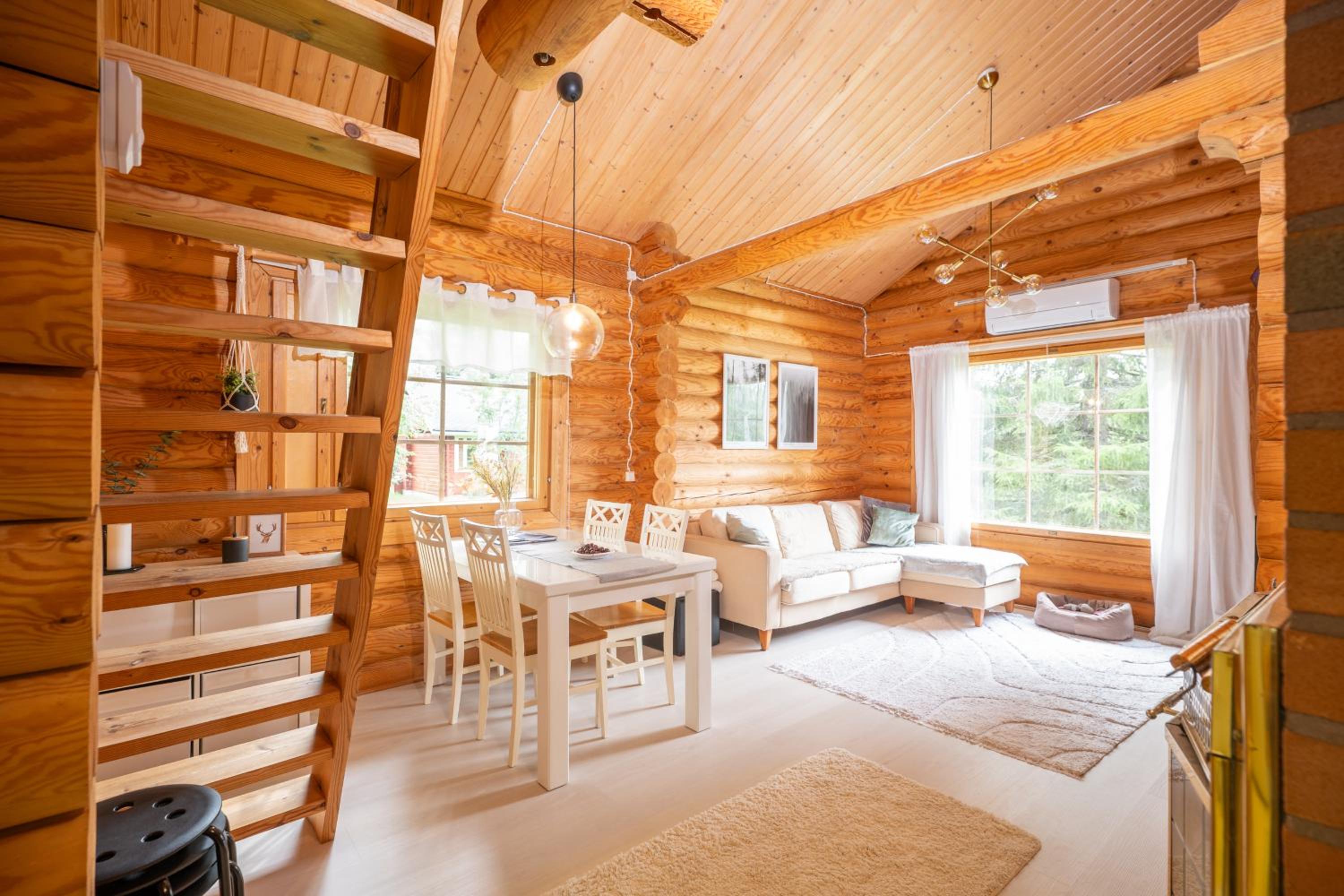 Lapin Villa Hiisi joen rannalla