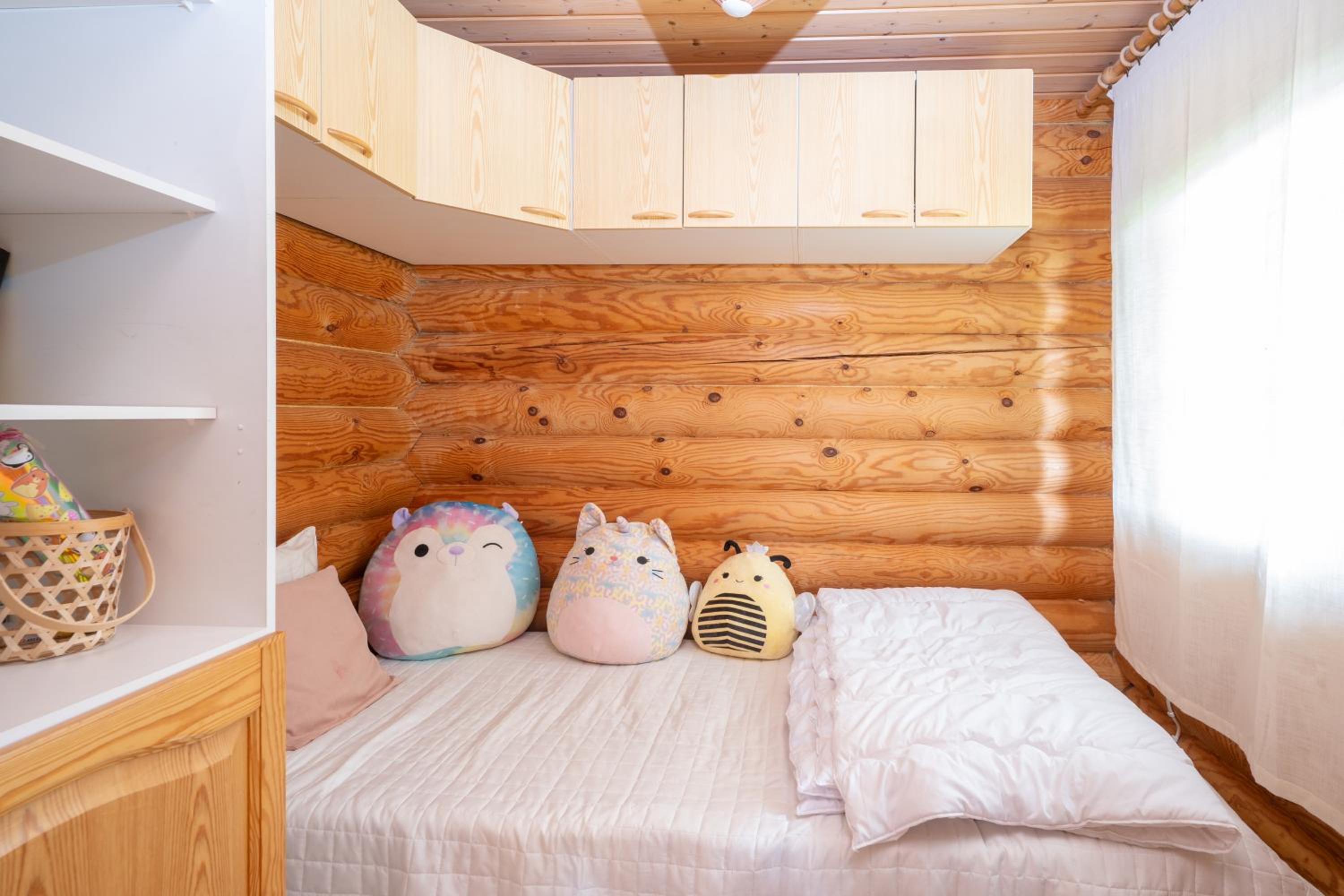Lapin Villa Hiisi joen rannalla