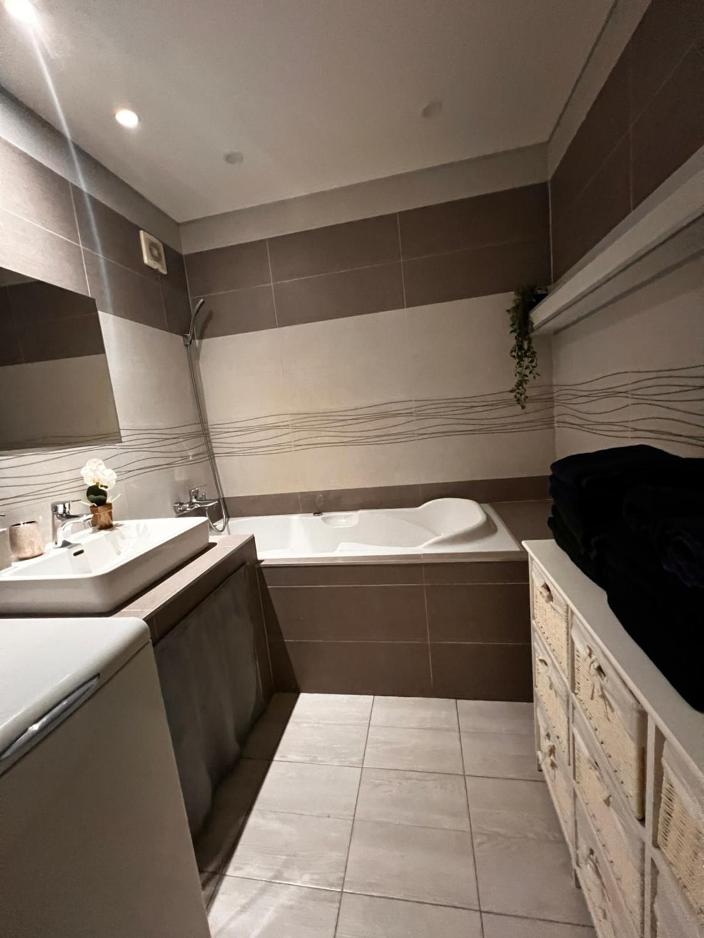 Apartmán širšie centrum KOCKA