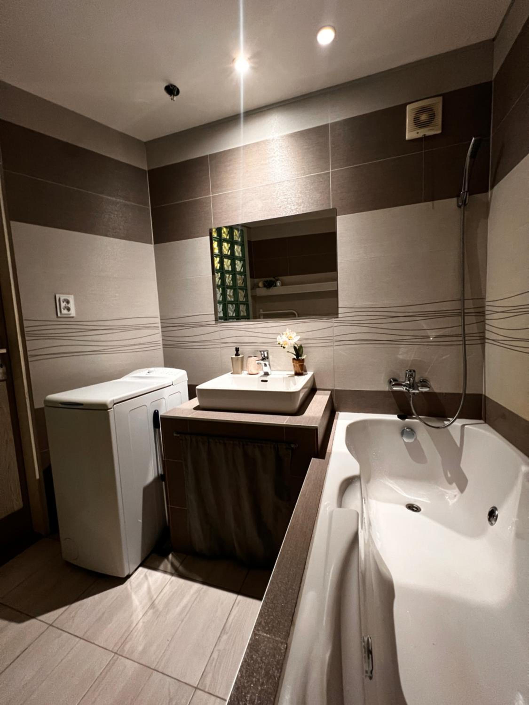 Apartmán širšie centrum KOCKA
