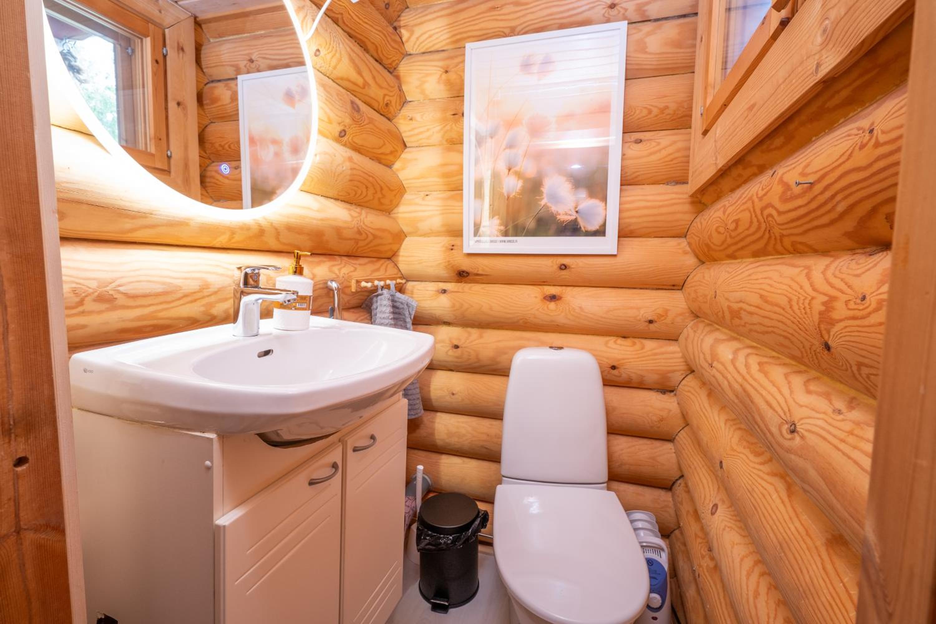 Lapin Villa Hiisi joen rannalla