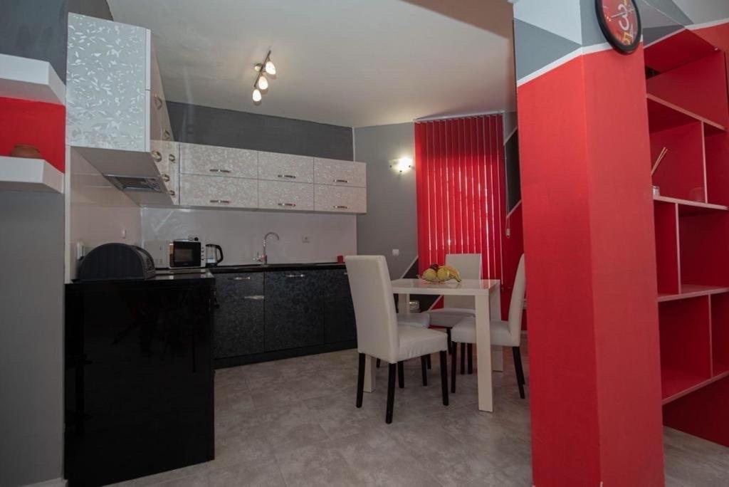 Apartment 19