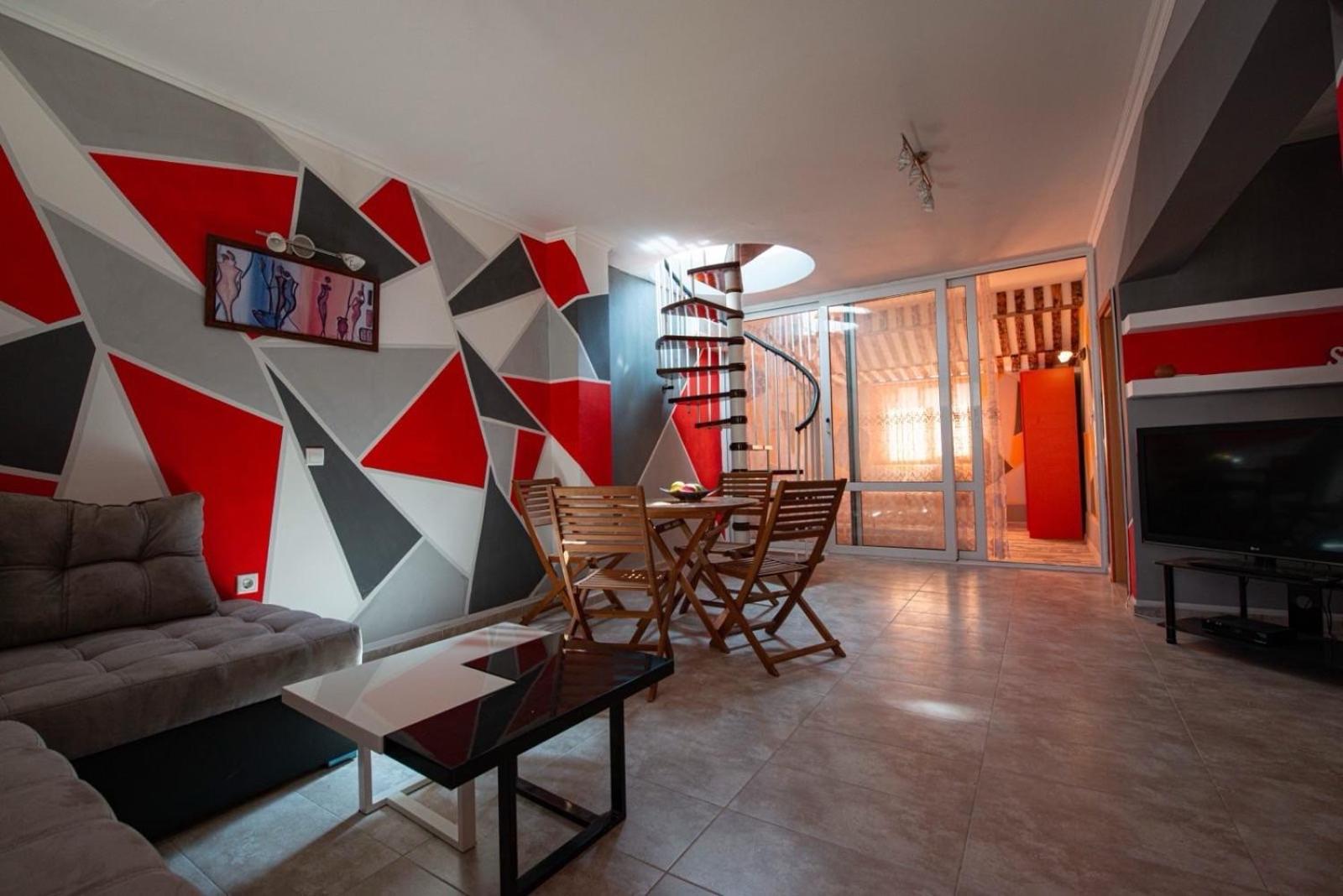 Apartment 19