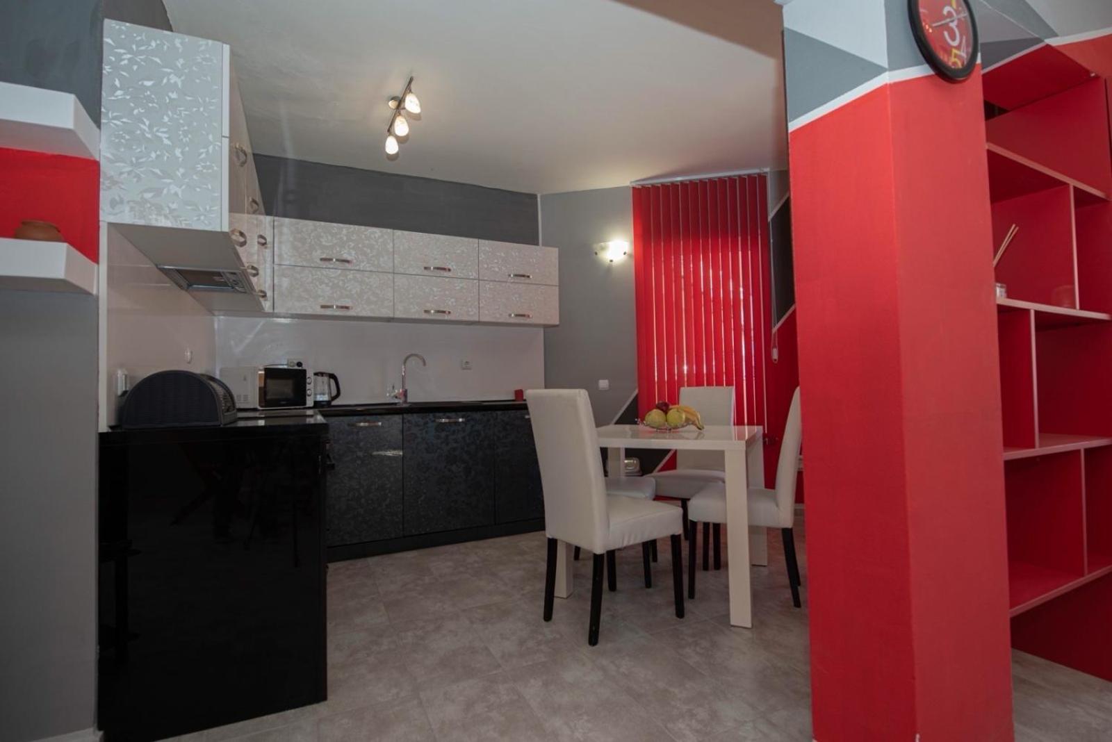 Apartment 19
