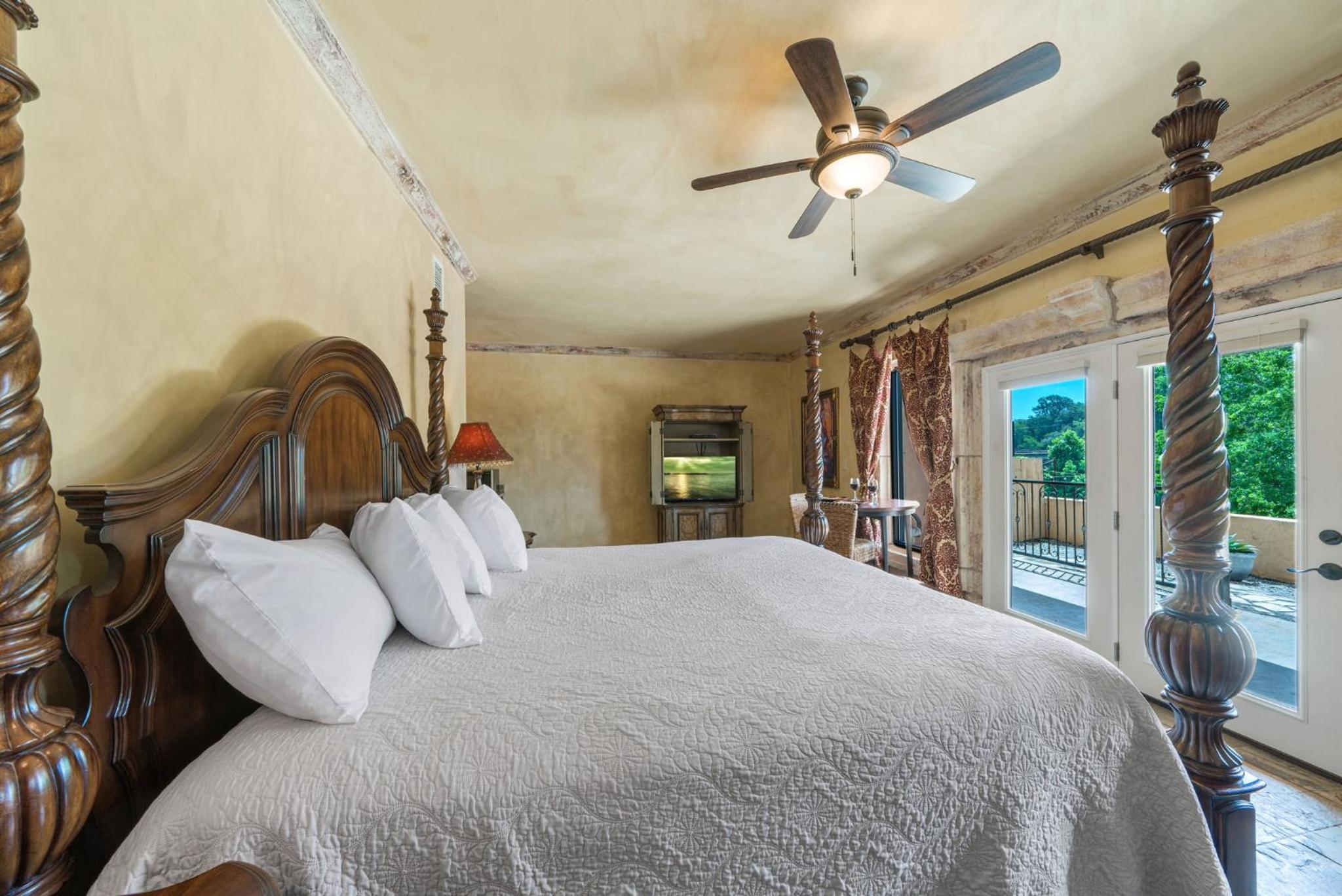 Blanco Riverside Cottages