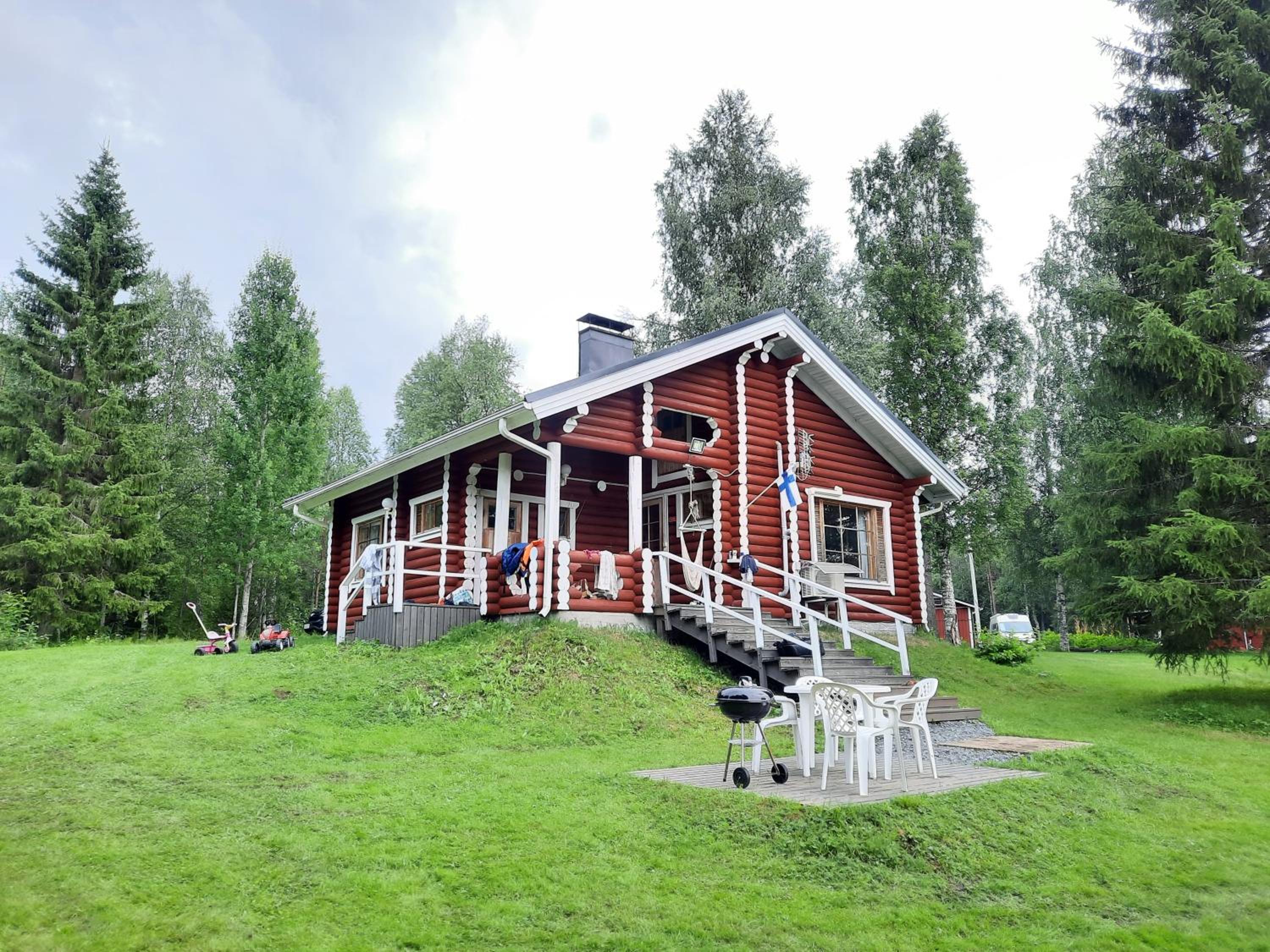 Lapin Villa Hiisi joen rannalla