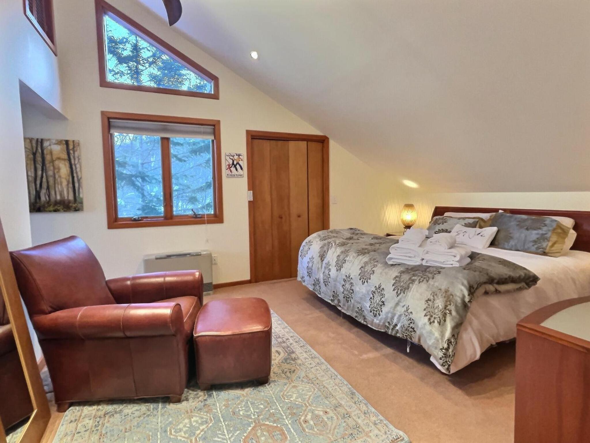 ThreeBears- AC, Hot Tub, Views, Fire Pit, Grill view 4