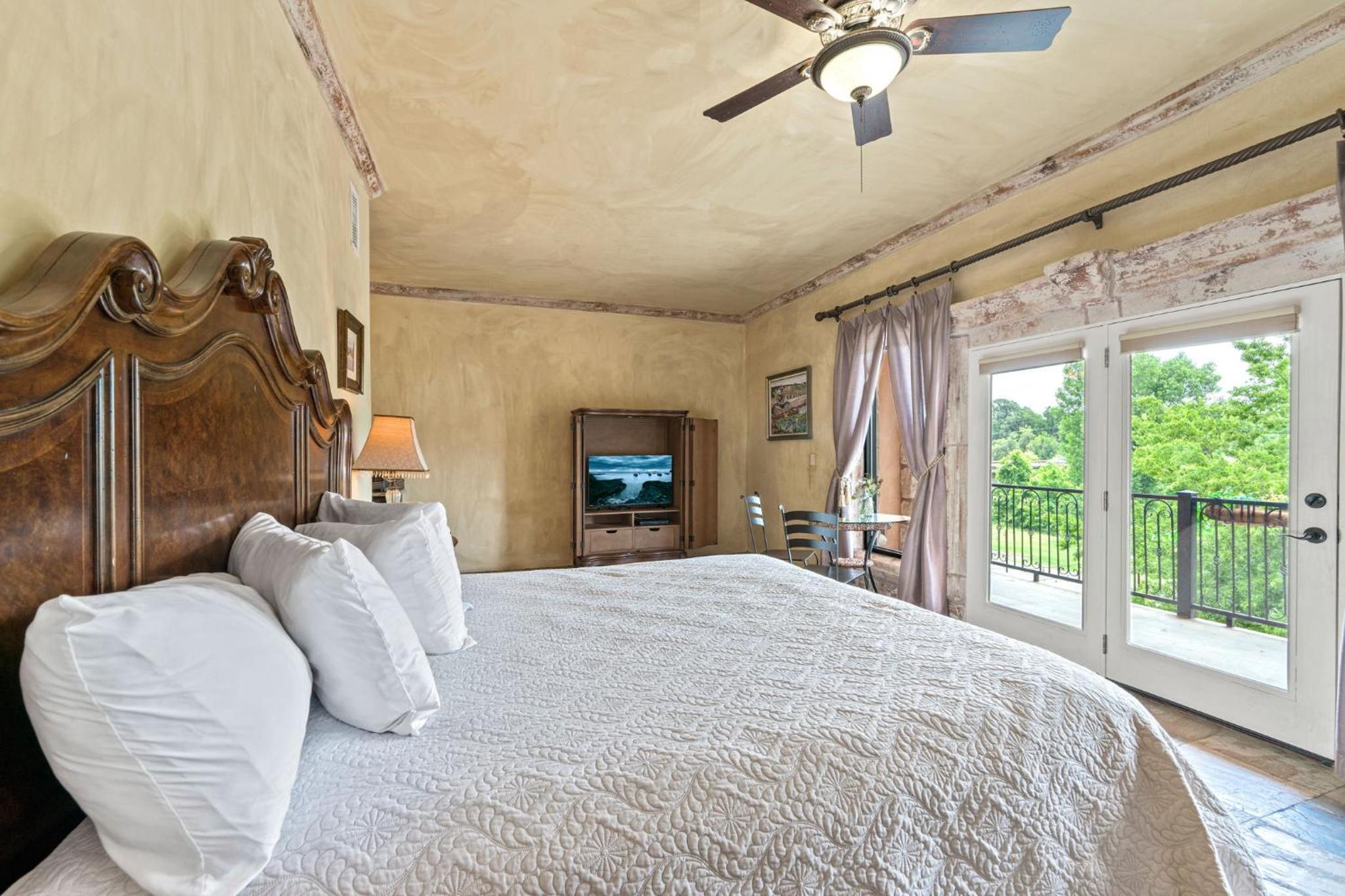 Blanco Riverside Cottages