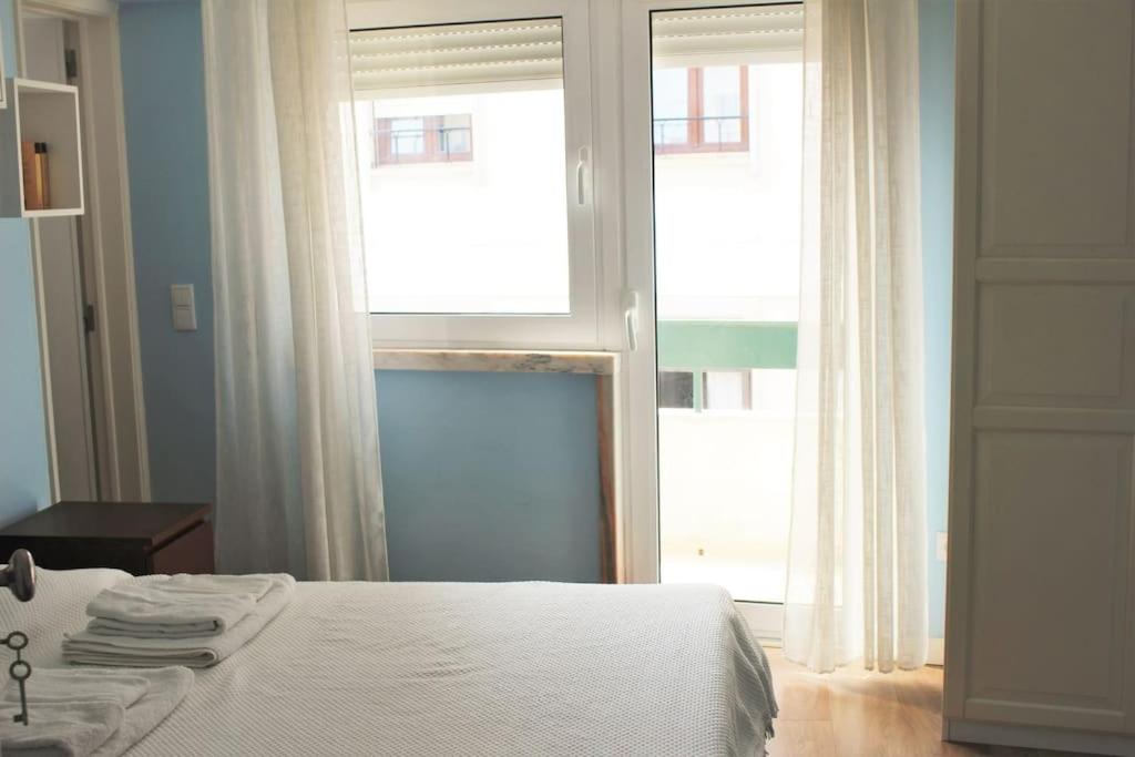 Sunny Apartment in Lisbon view 3