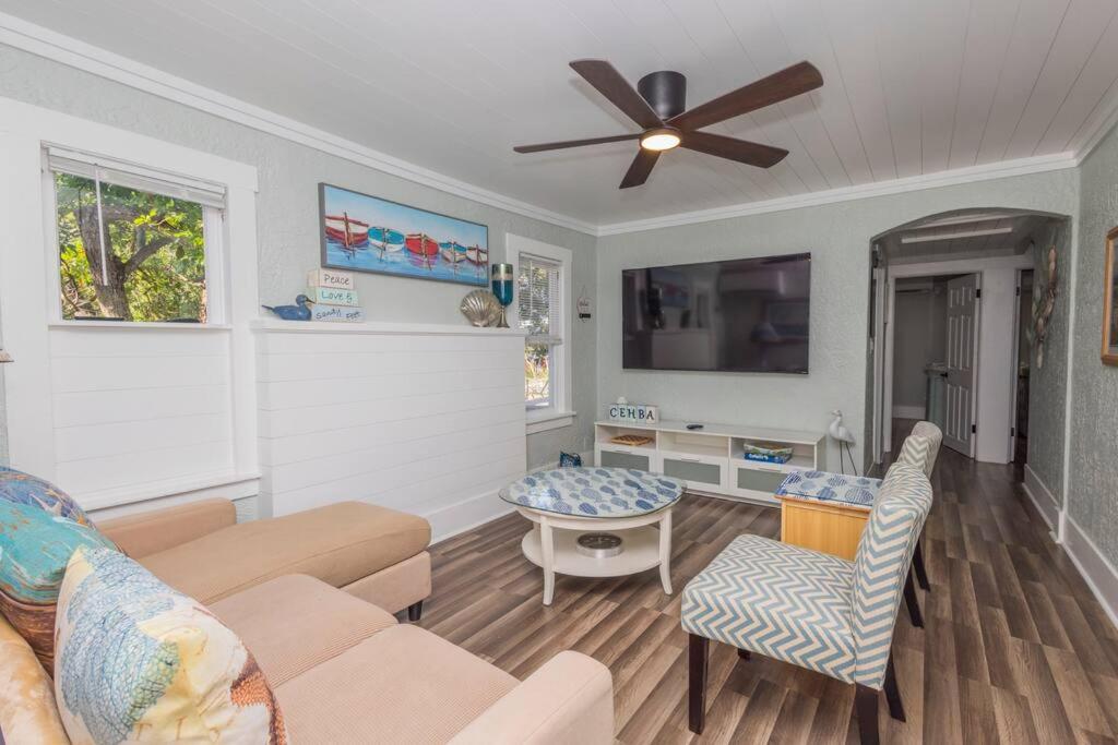 Artsea 2BR Cozy Ample Parking Near Beaches & Lecom Upstairs view 2
