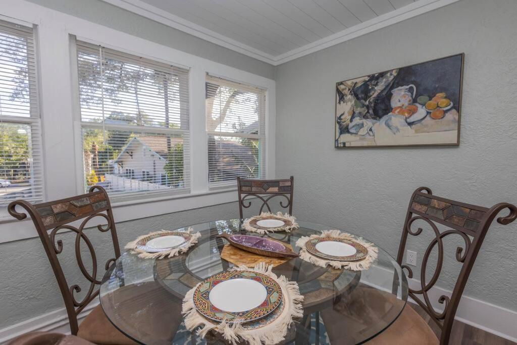 Artsea 2BR Cozy Ample Parking Near Beaches & Lecom Upstairs view 5