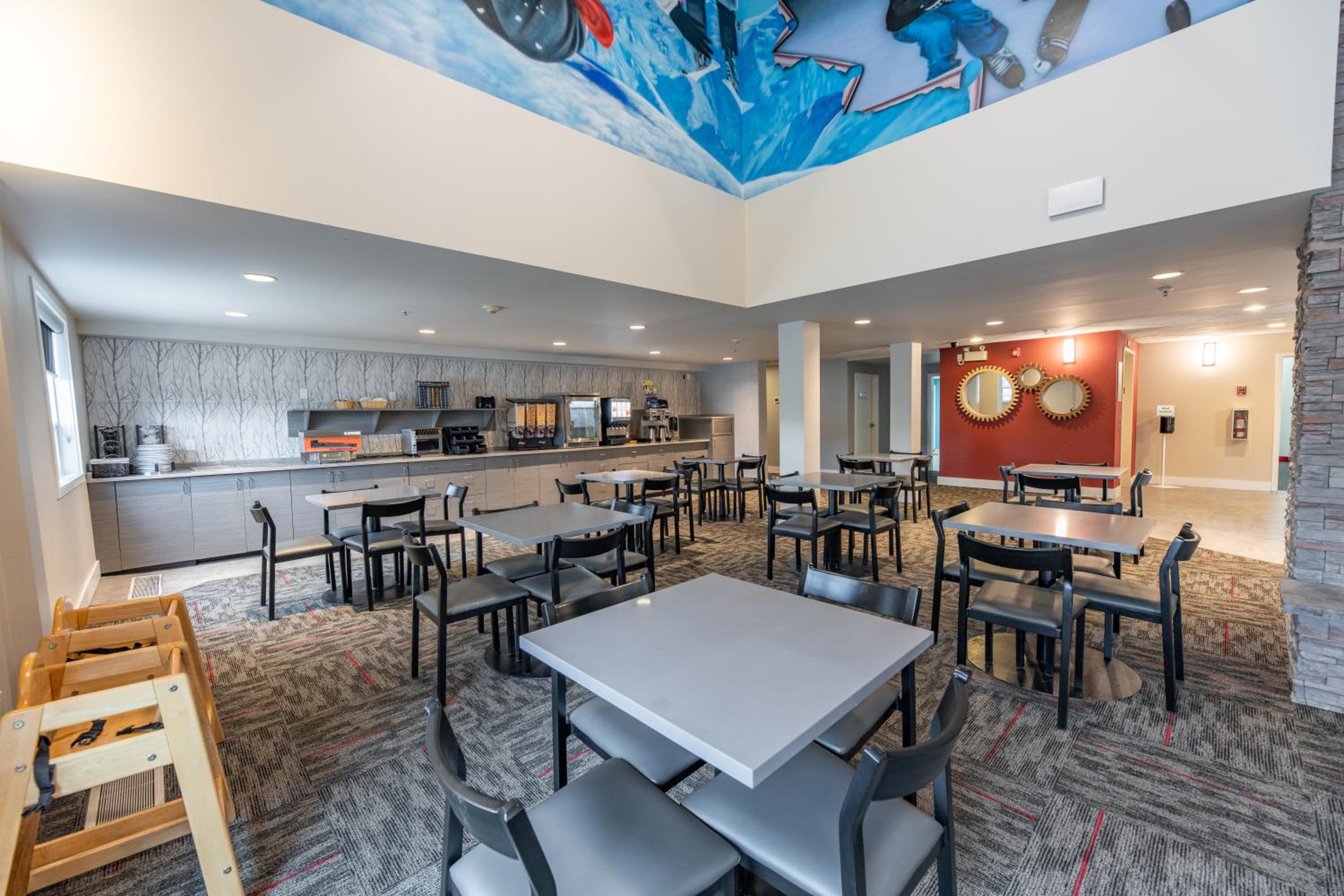 Hinton Vacations - The Kanata by BCMInns - Hinton - Property Image 1