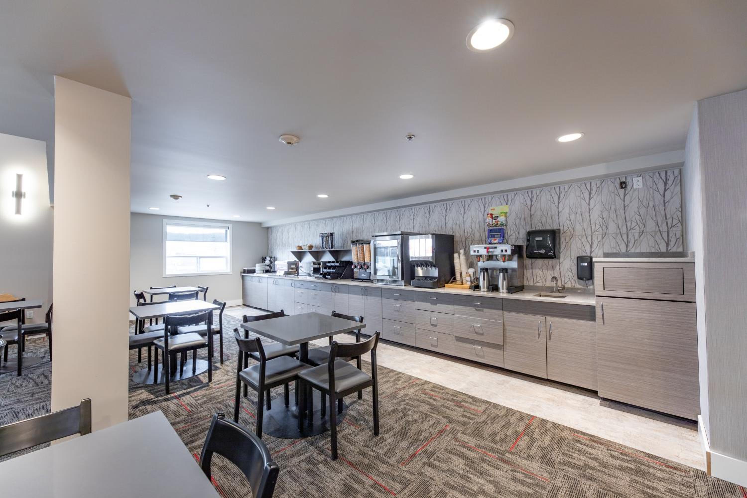 Hinton Vacations - The Kanata by BCMInns - Hinton - Property Image 9