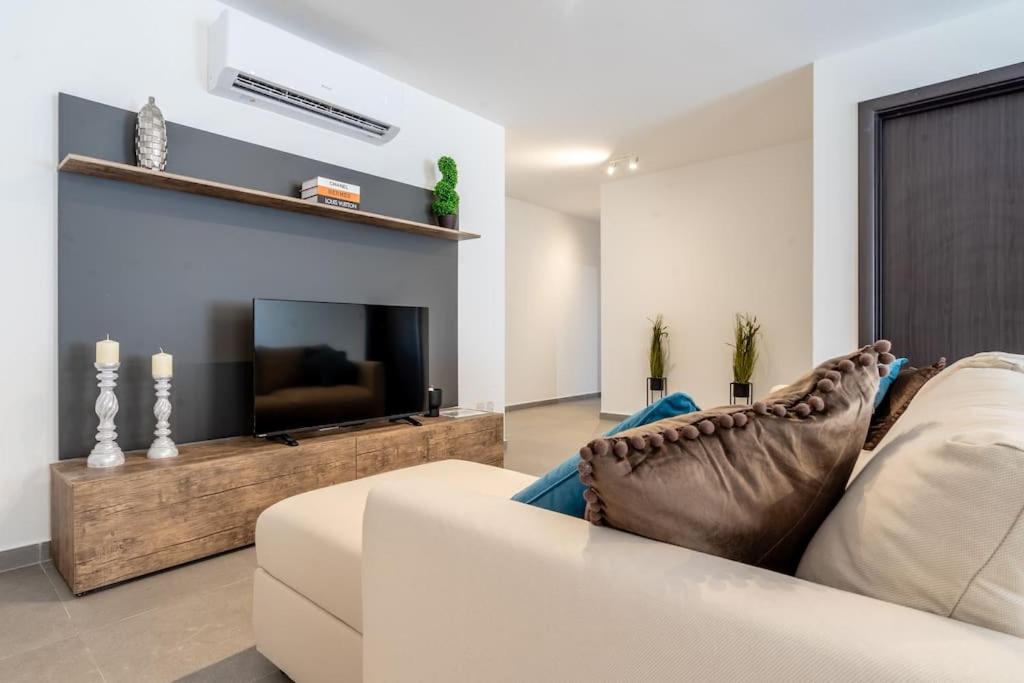 Bright and Spacious 2 Bedroom Apartment