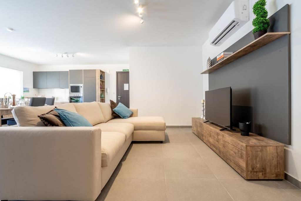 Bright and Spacious 2 Bedroom Apartment