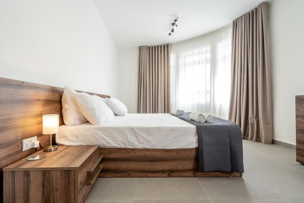 Bright and Spacious 2 Bedroom Apartment