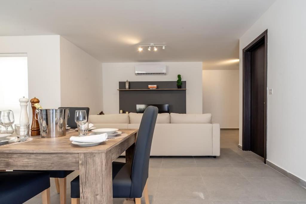 Bright and Spacious 2 Bedroom Apartment