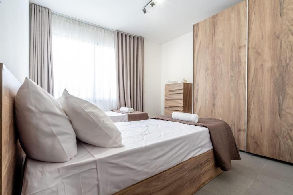 Bright and Spacious 2 Bedroom Apartment