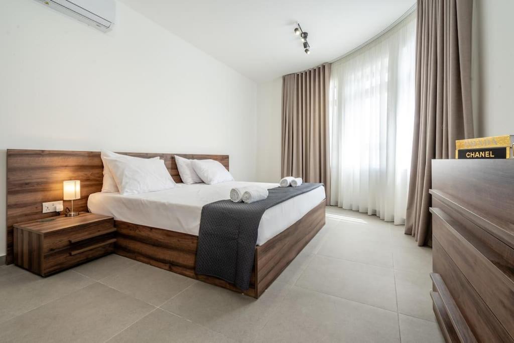 Bright and Spacious 2 Bedroom Apartment