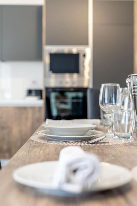 Bright and Spacious 2 Bedroom Apartment