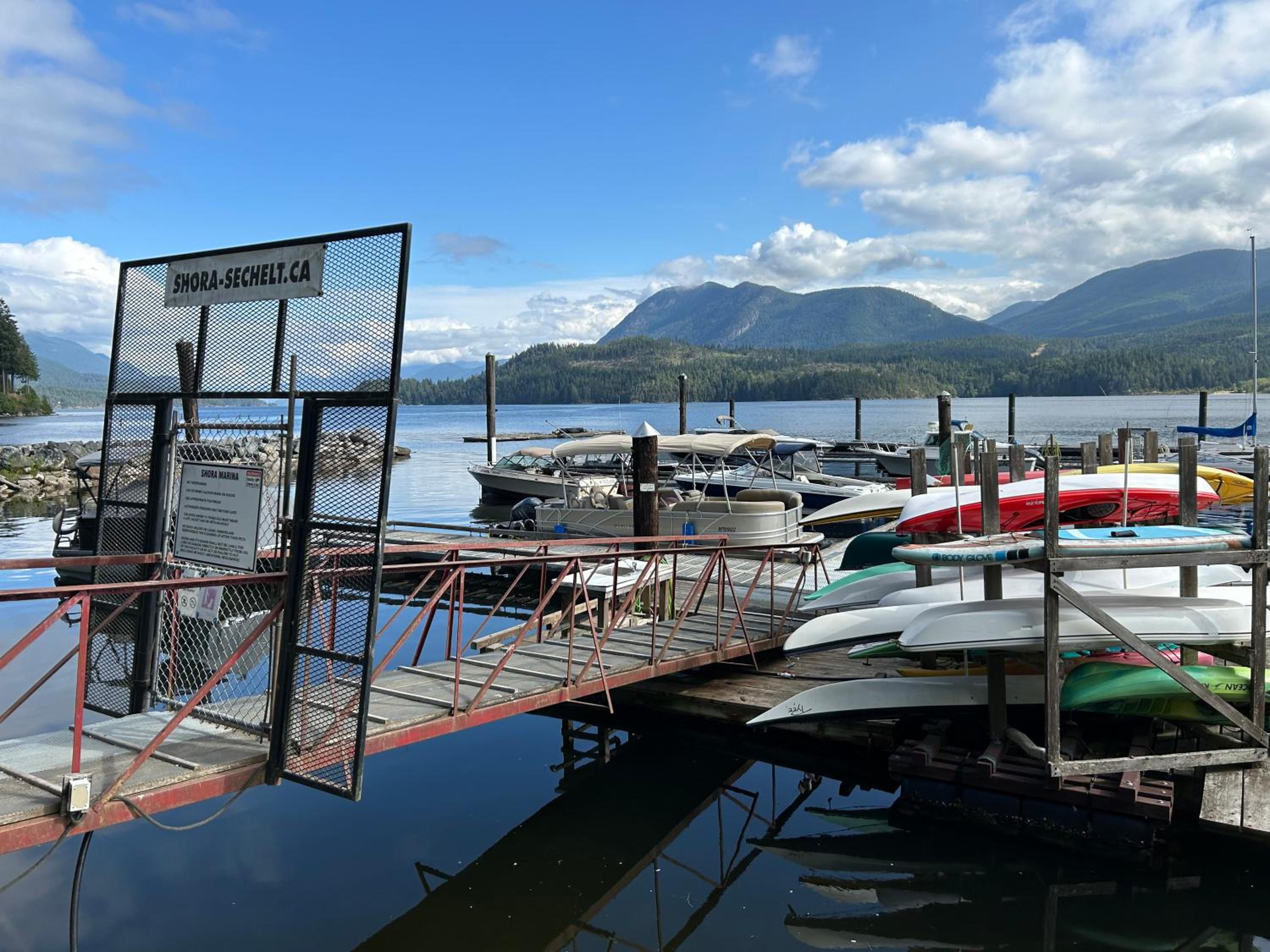 Waterfront Retreat, Beach Access, Group Friendly, Sleeps 14