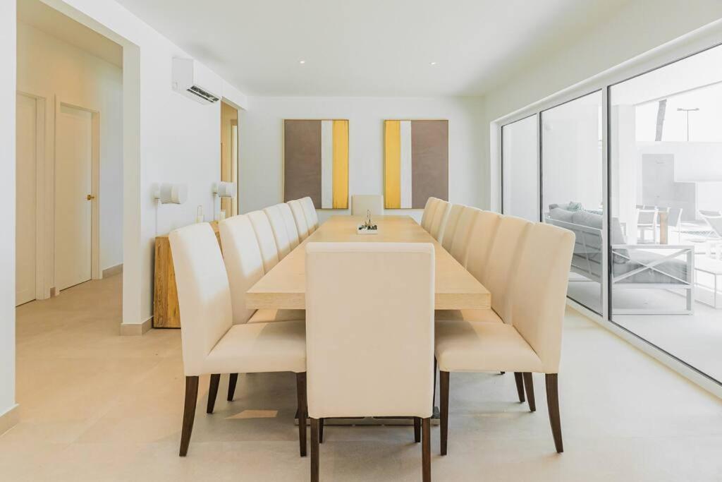 Modern Luxury Oasis -10 bedrooms