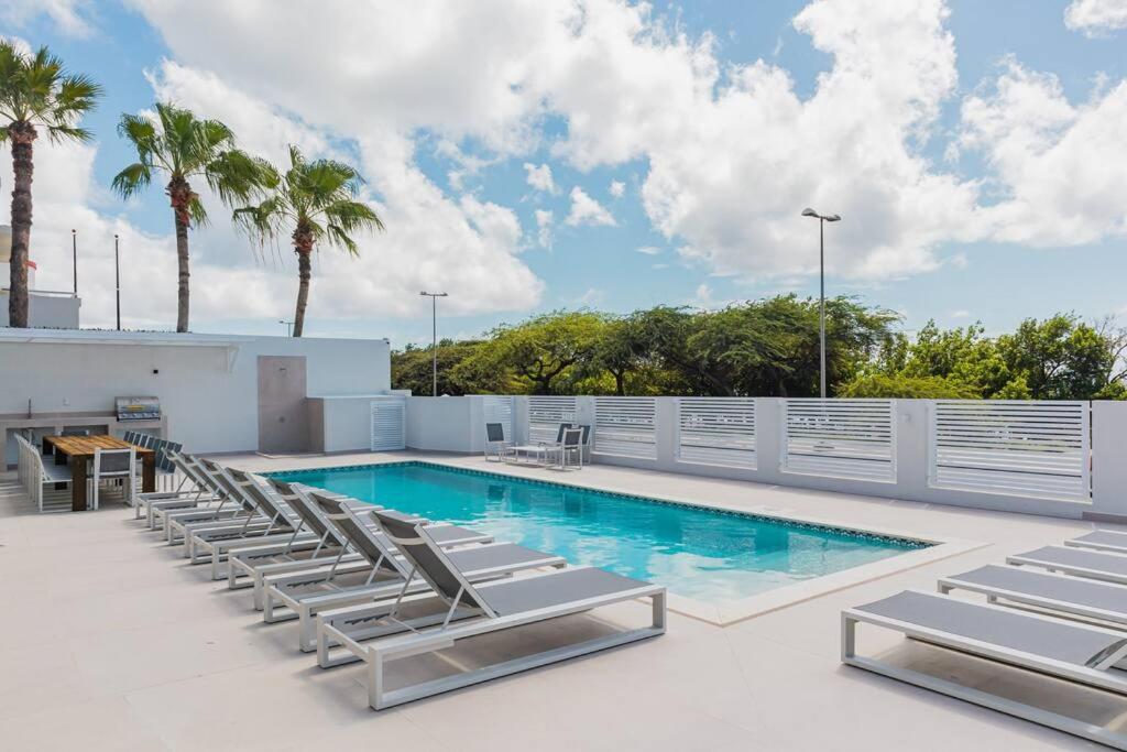 Modern Luxury Oasis -10 bedrooms