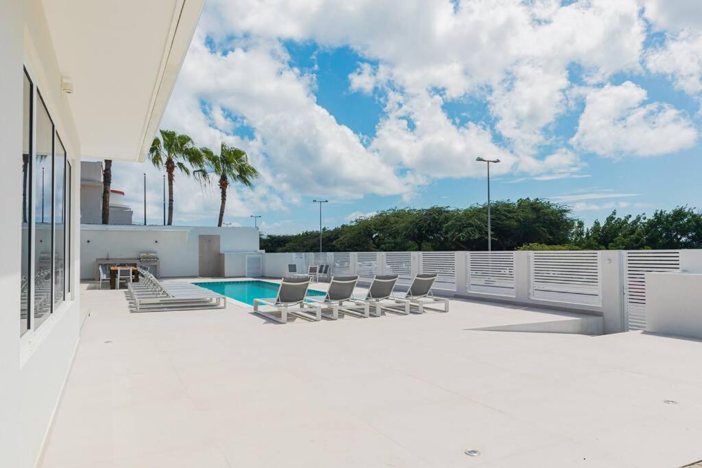 Modern Luxury Oasis -10 bedrooms