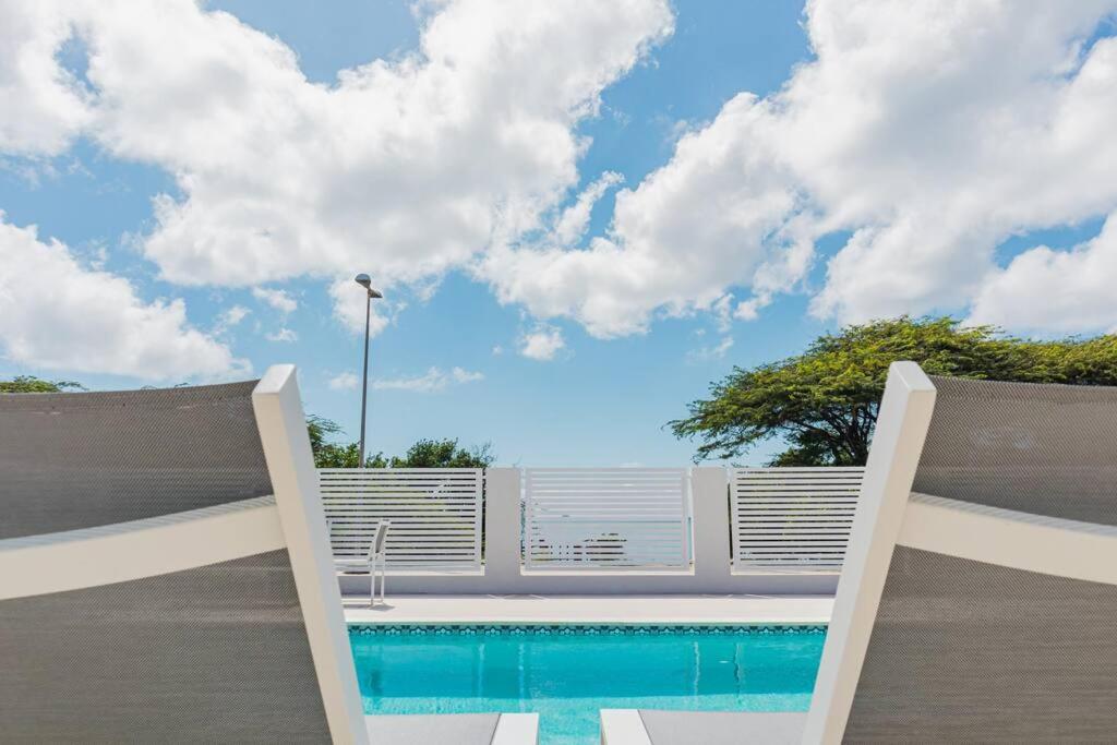 Modern Luxury Oasis -10 bedrooms