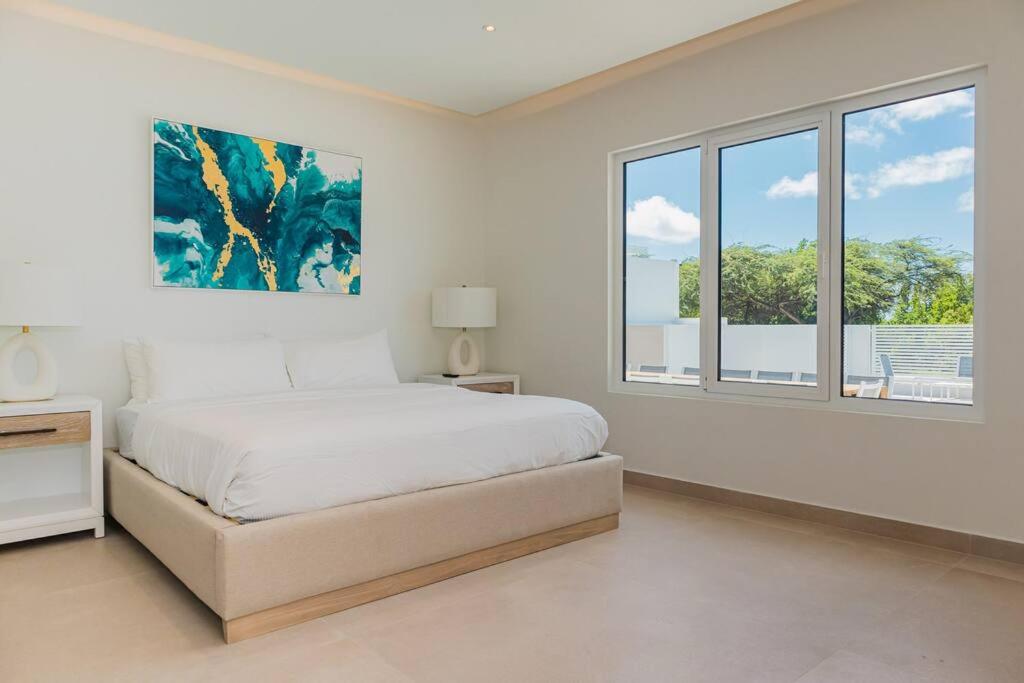 Modern Luxury Oasis -10 bedrooms