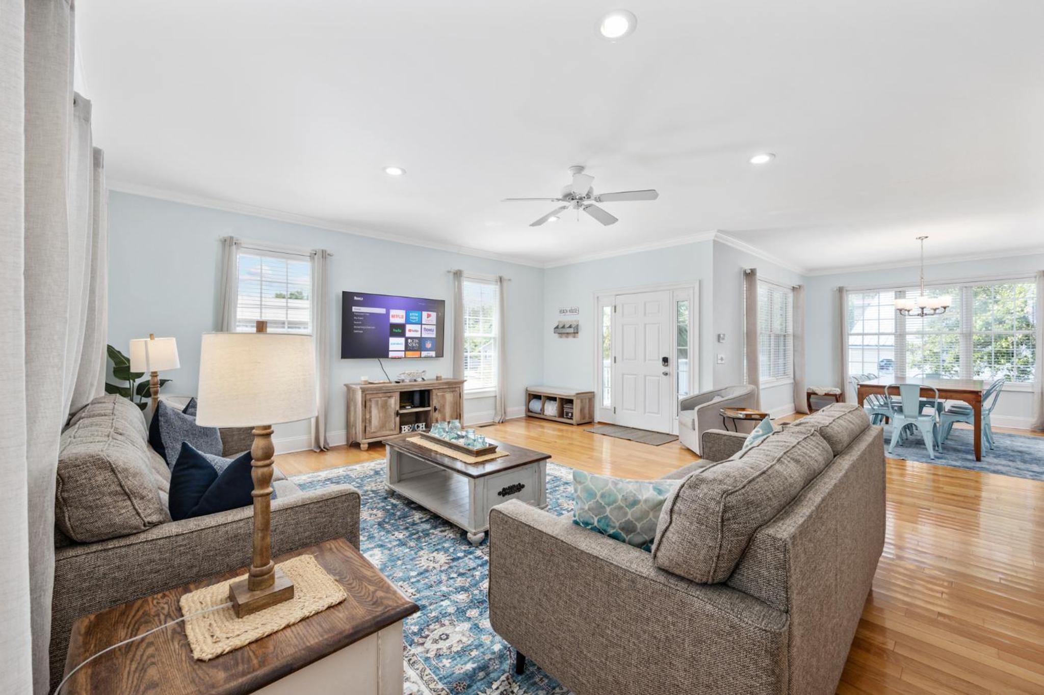 1 min Walk to Beach, 4BR House, Hot Tub, Sleep 10 view 5