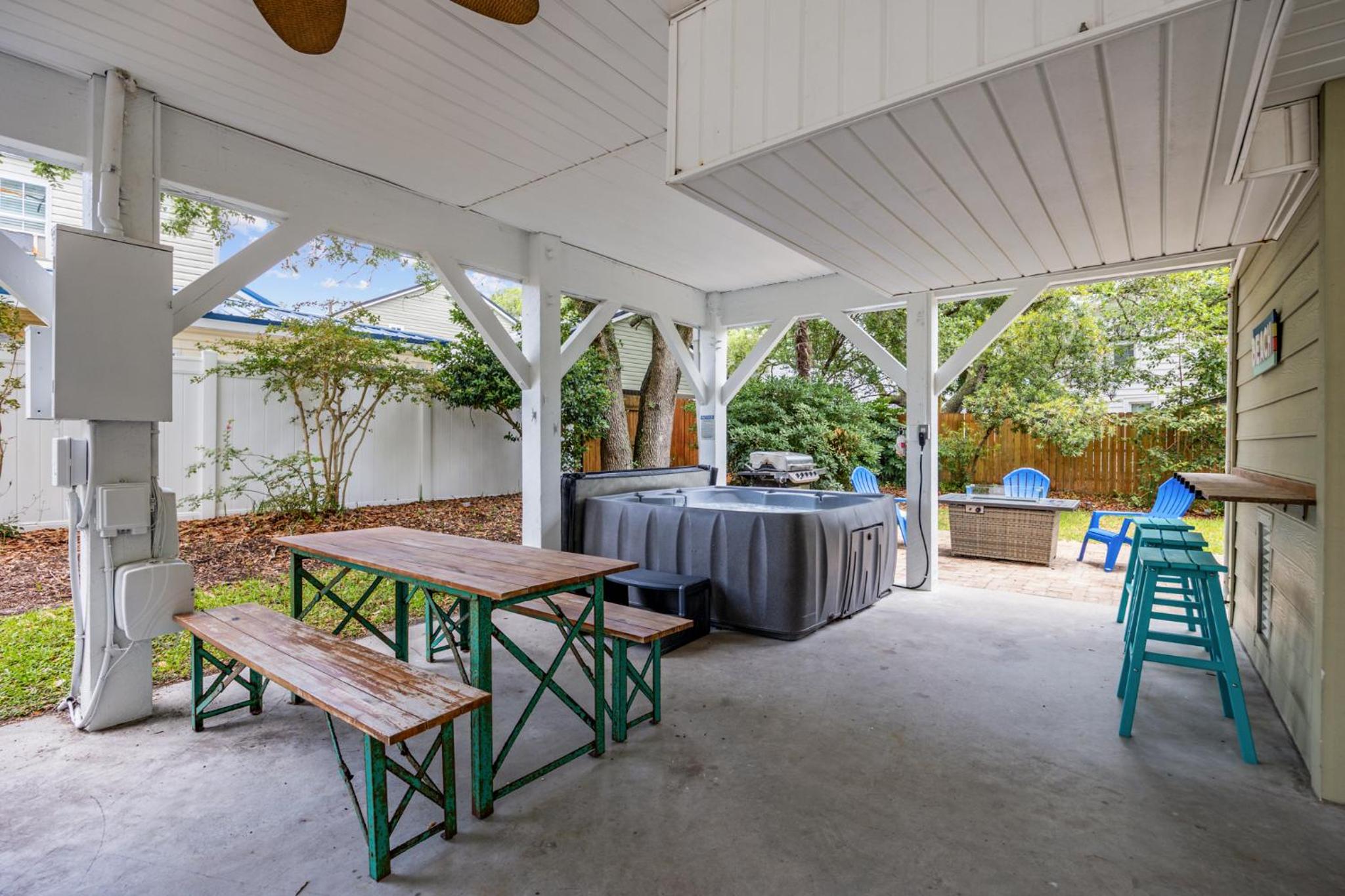 1 min Walk to Beach, 4BR House, Hot Tub, Sleep 10 view 3