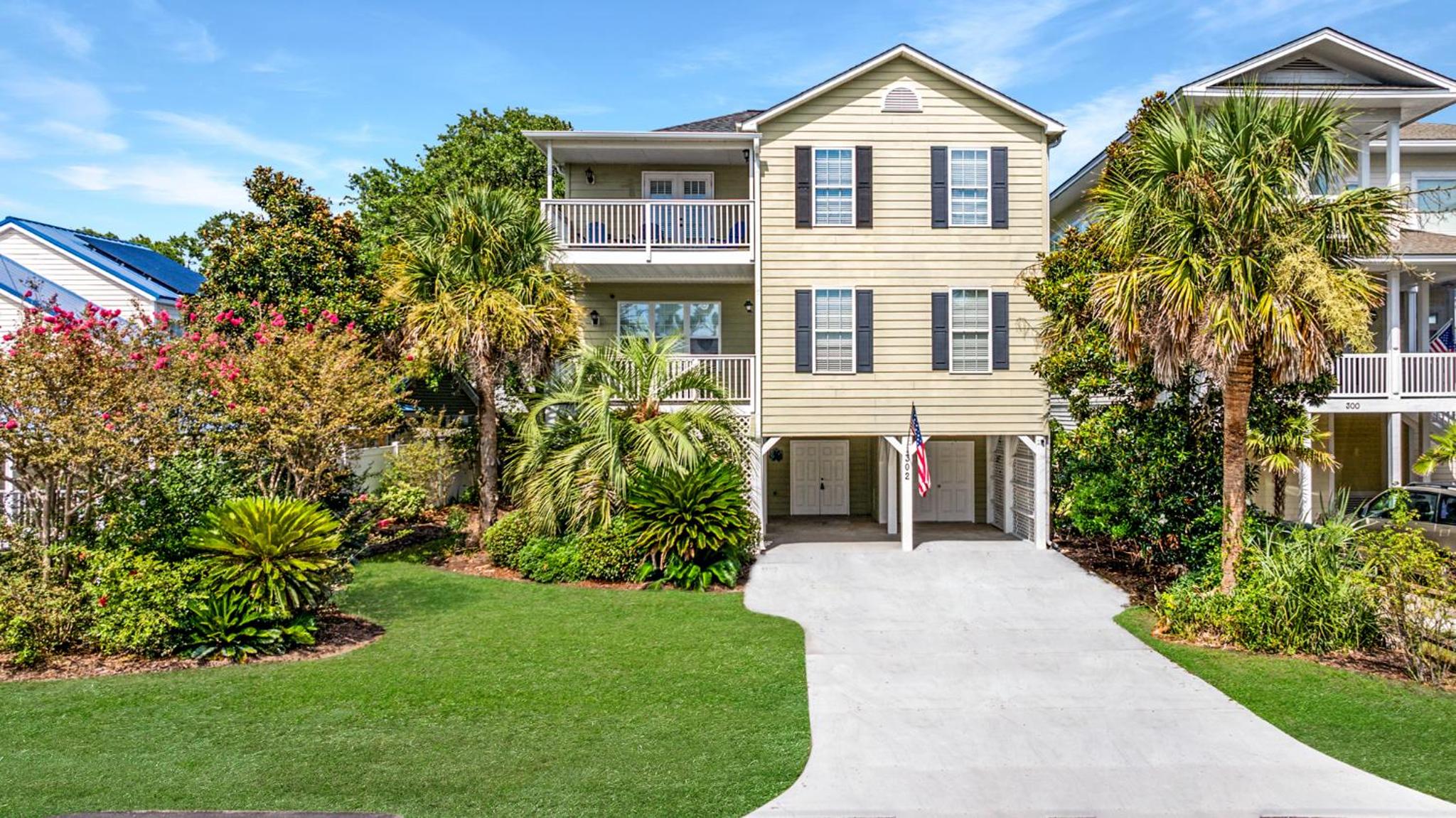 Hotel New Listing, 2min WALK to Beach, Single Family Home, Pet Friendly, HotTub, Smart TV, Sleeps 10, Private Backyard - Image 1