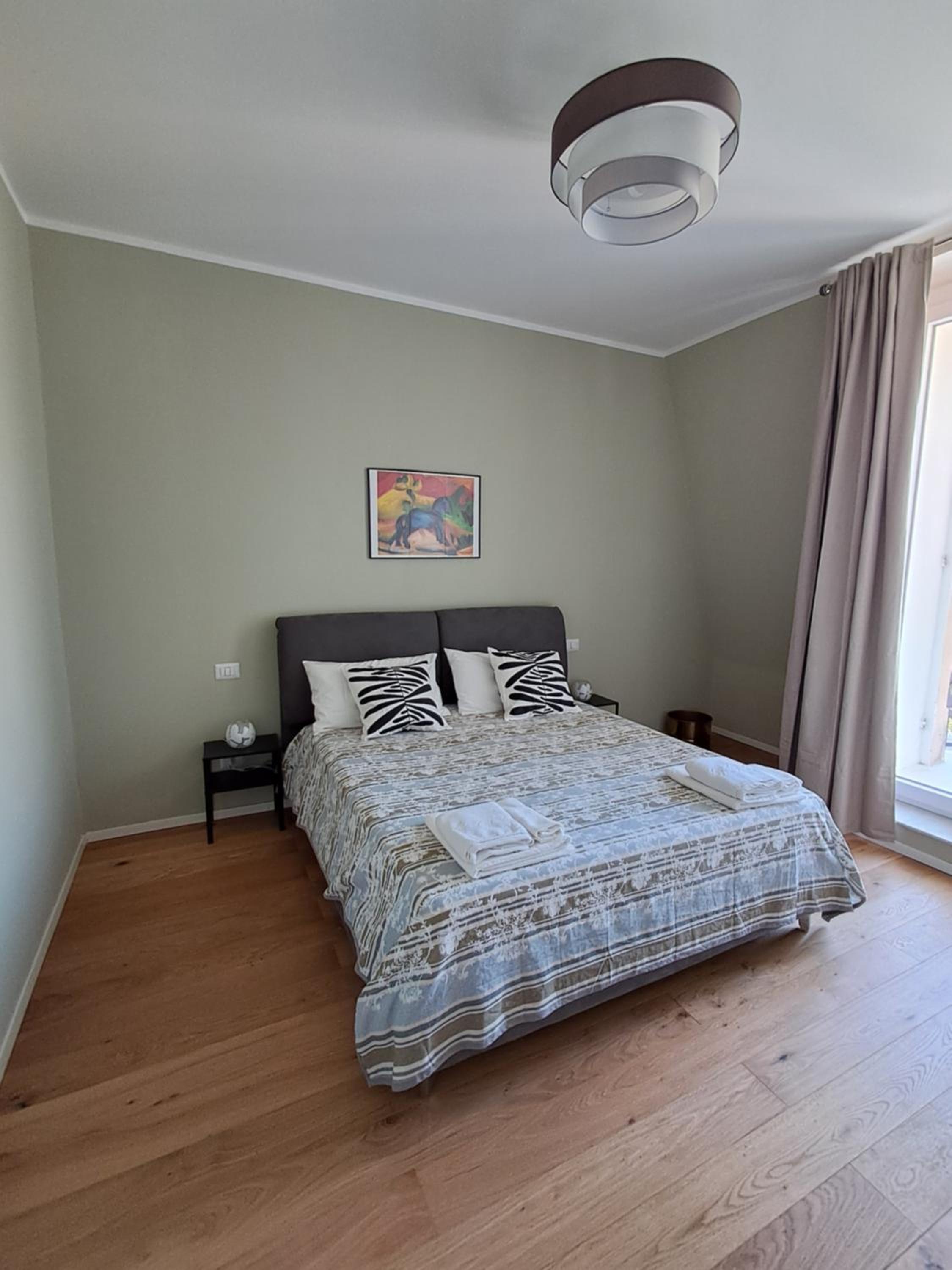 un nido sui tetti vicino al mare view 2