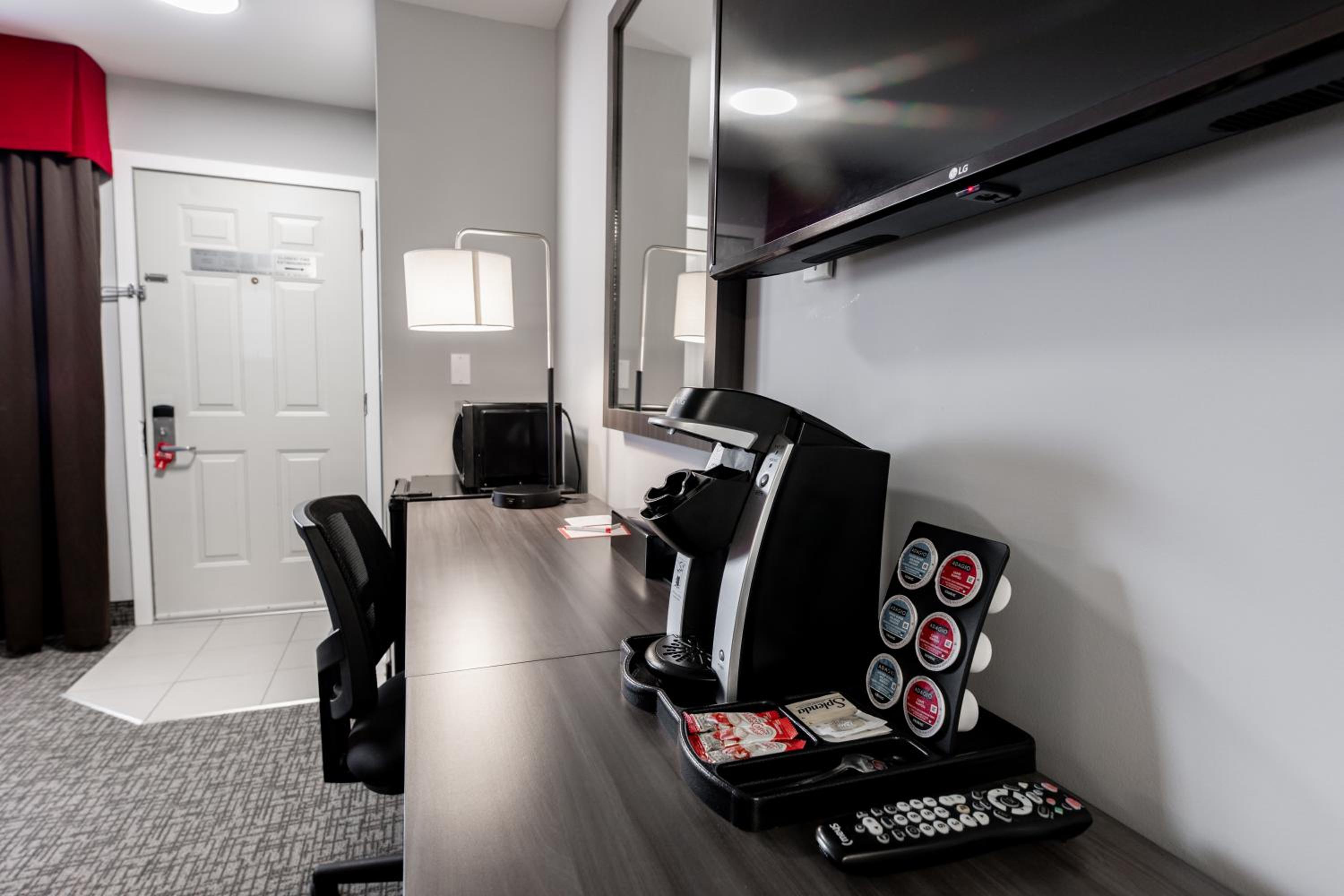 Hinton Vacations - The Kanata by BCMInns - Hinton - Property Image 2