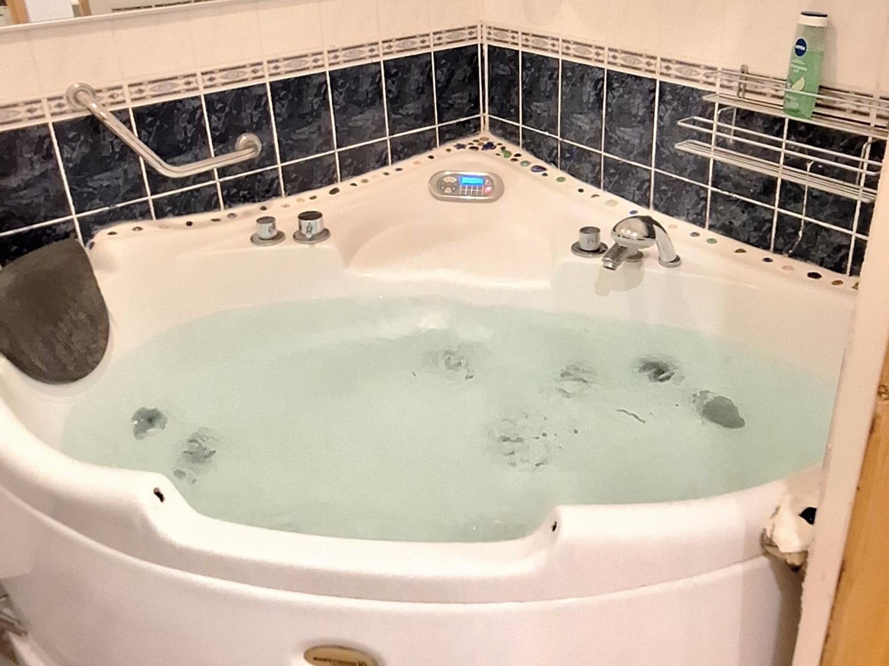 Tallinn Airport - SPA Bath - Kids friendly view 2