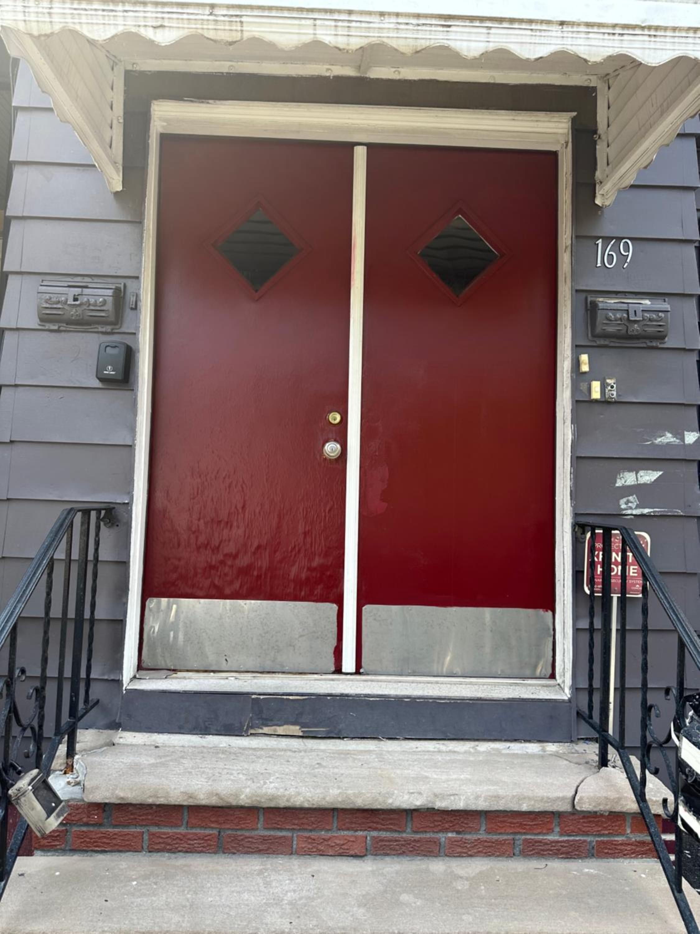 Fidelia Diamond Room Queen Bed Minutes from Newark Liberty International Airport and Newark Penn Station