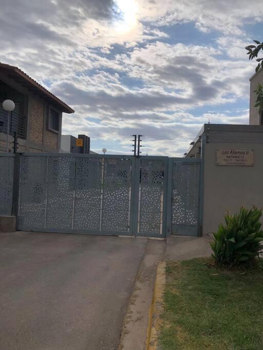 Se alquila casa en barrio privado