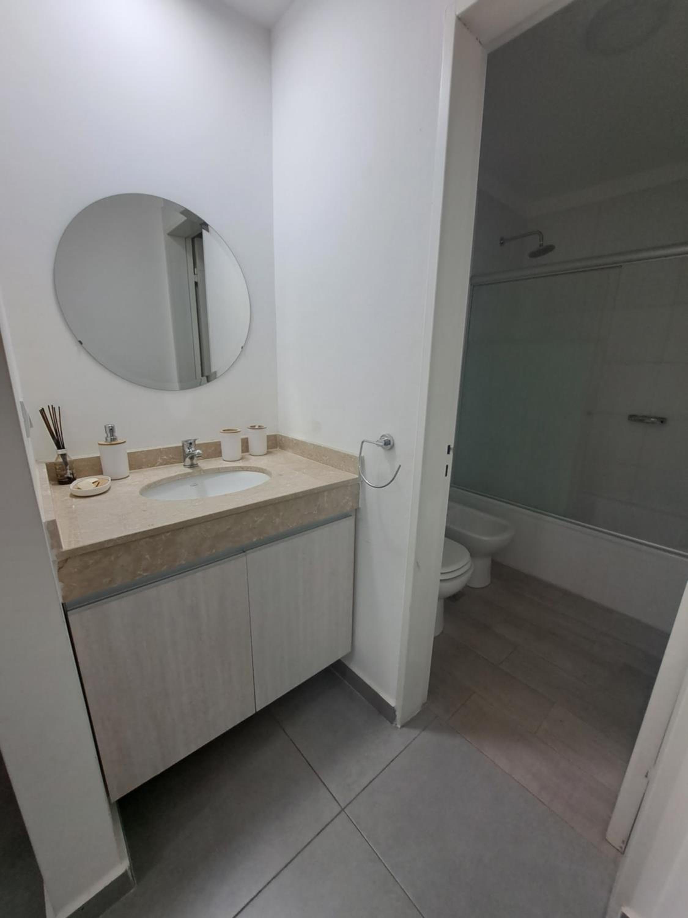 Departamento -Roma- Barrio General Paz - A una cuadra de 24 de septiembre y enfrente del Polideportivo By Apartcba