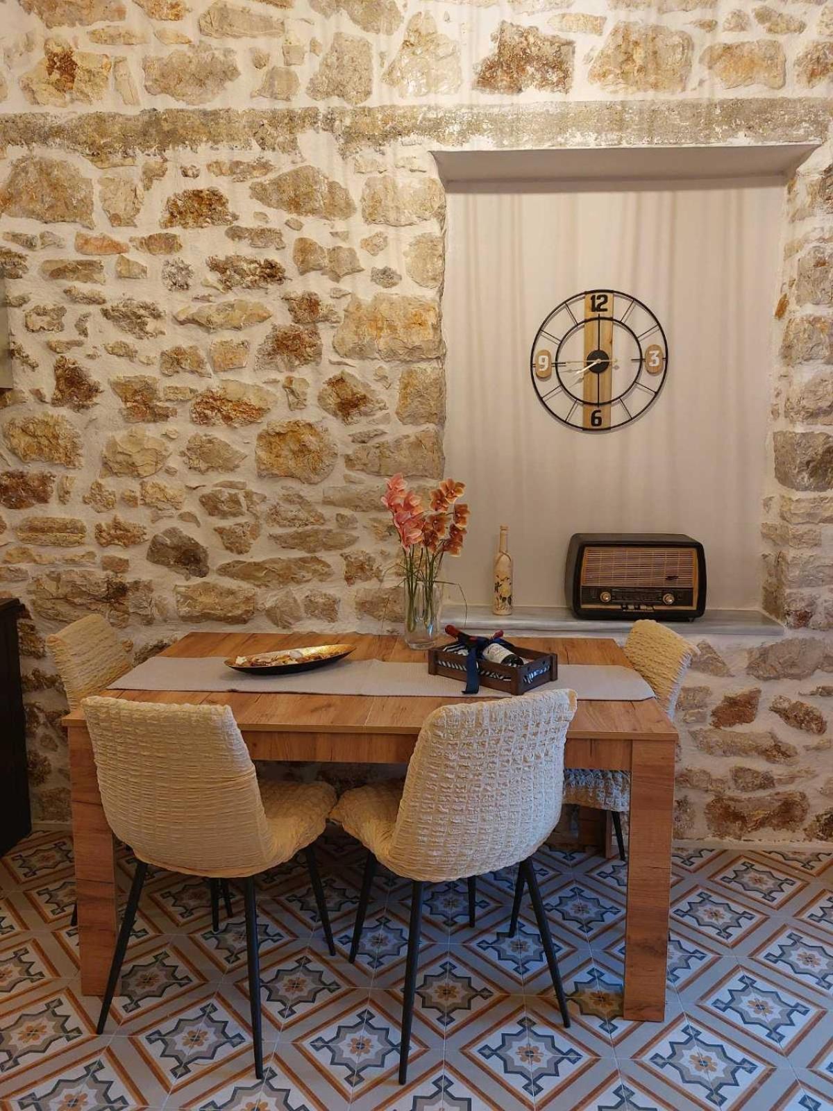 Stone-built Villa Nesseris 80 m2 photo 4