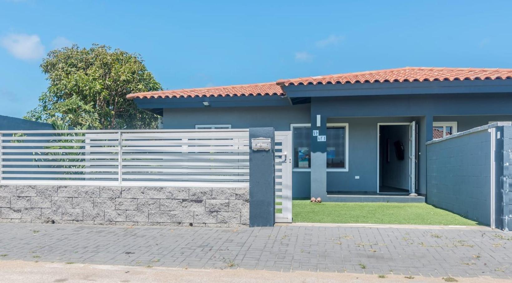 Casa Lima Wjacuzzi 5mins To Eagle Beach