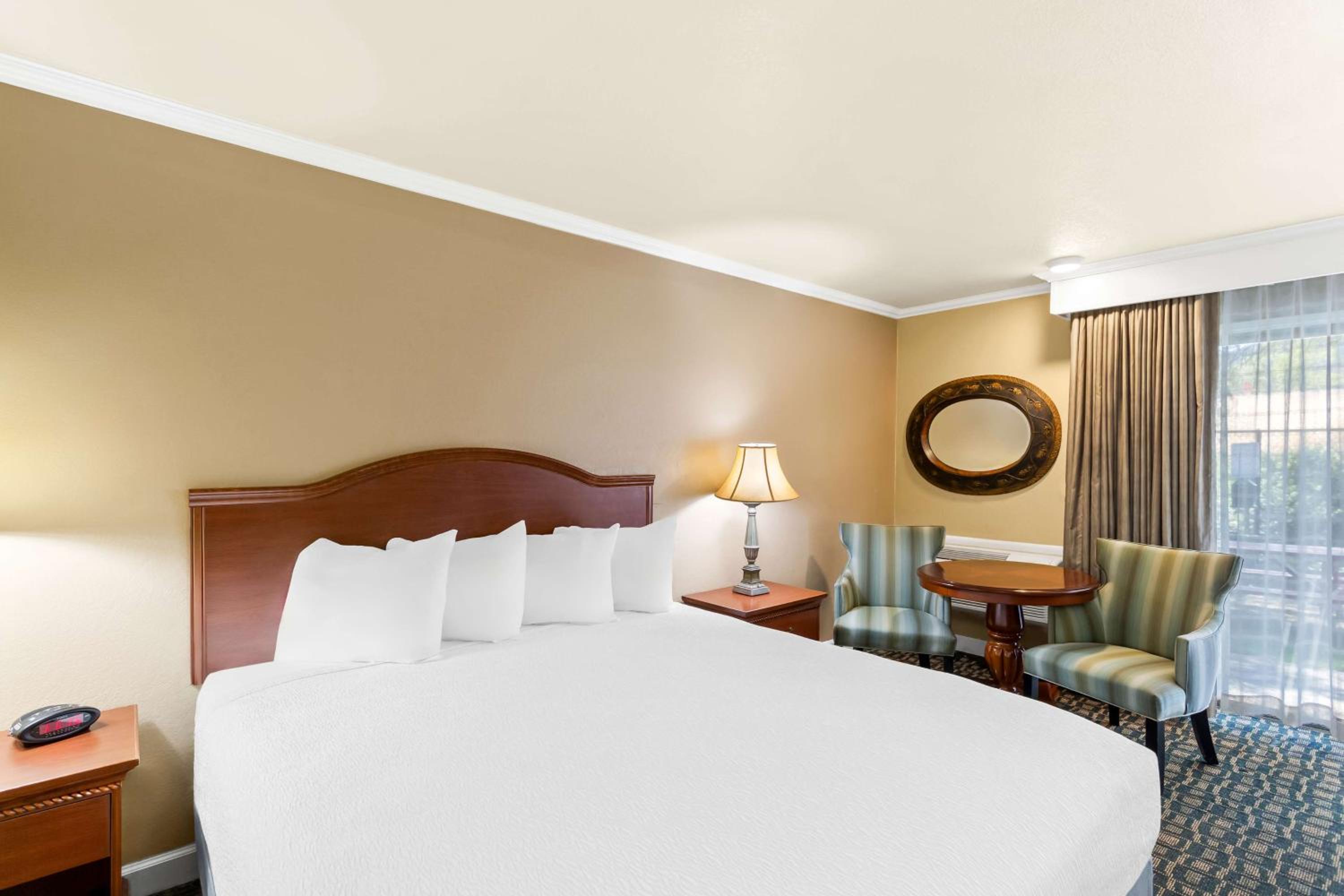 Yreka Vacations - Best Western Miners Inn Yreka - Property Image 3